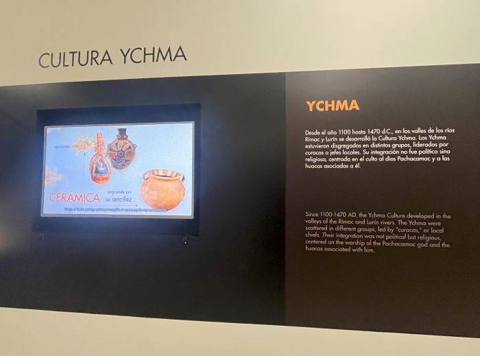 A display depicting clay pottery and explanations about its origin in English and Spanish on the right hand side (the Ychma pre-Inca culture from Lima, Peru)